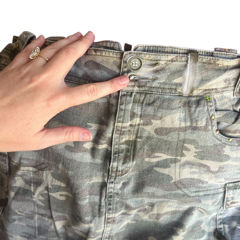 Y2K Camo Green Mini Skirt Sz 14 Cotton/Spandex - Picture 2 of 4
